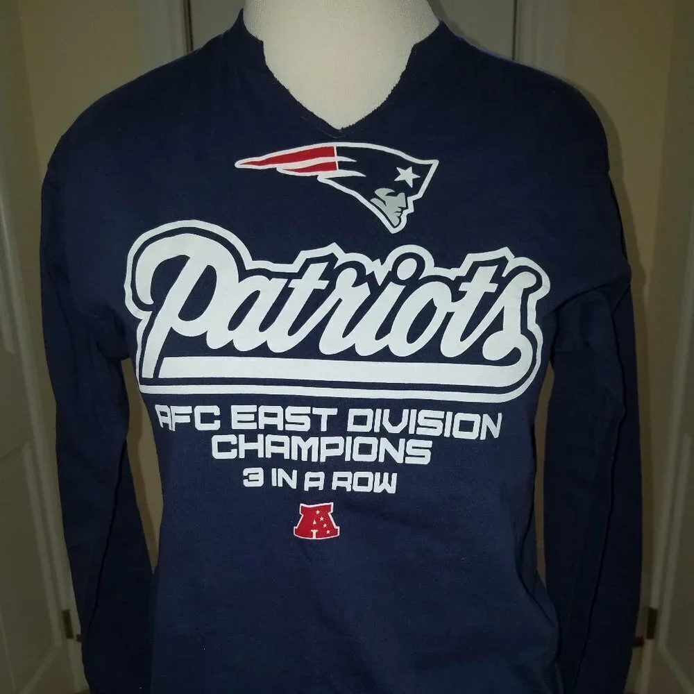 NFL Patriots Long sleeve v neck shirt sz Med - Picture 1 of 4